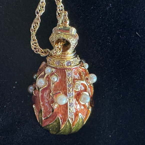 JOAN RIVERS CLASSICS COLLECTIONS Lily of the Valley Egg Pendant with Chain - Picture 13 of 16